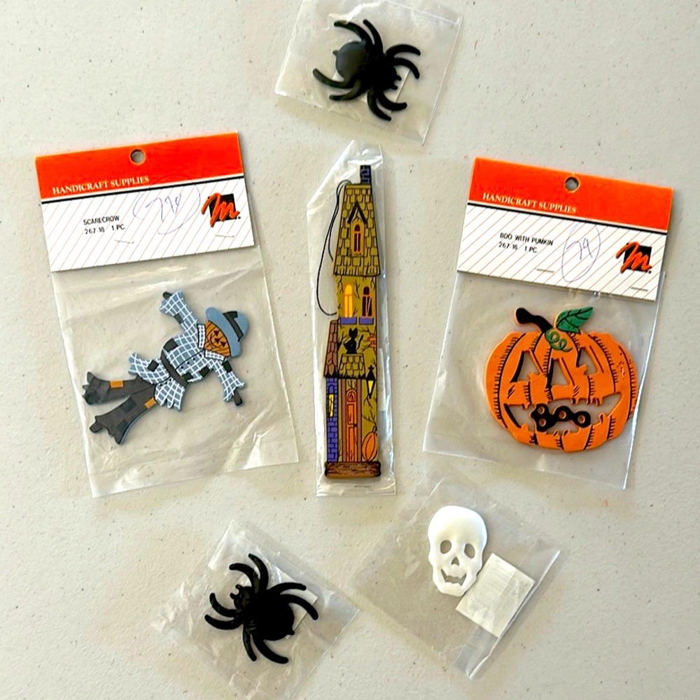 Halloween Decorations NWT Vintage Crafts Wreaths Parties